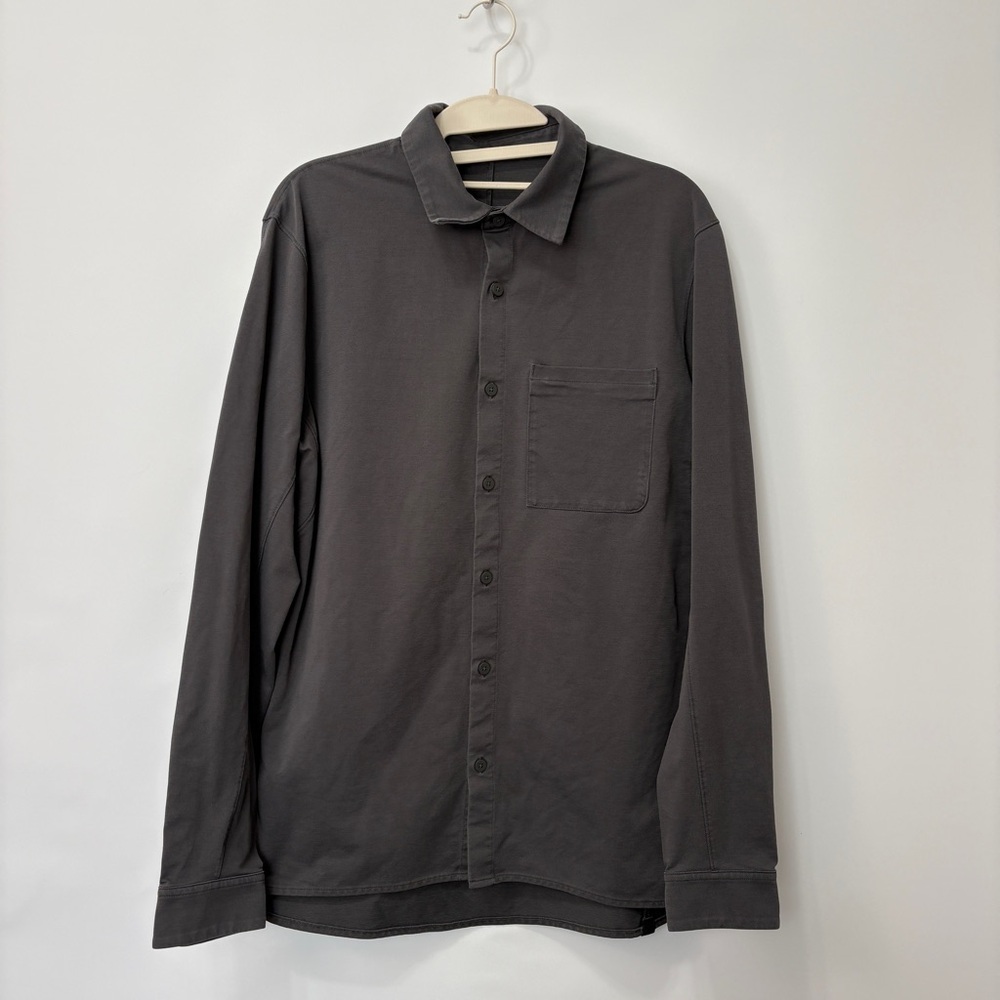 Lululemon Commission Long-Sleeve Shirt
Pocket Charcoal Gray Men’s Medium